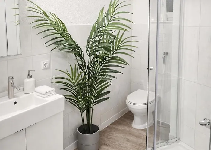 Quiet & Modern Near Tram & River Lech